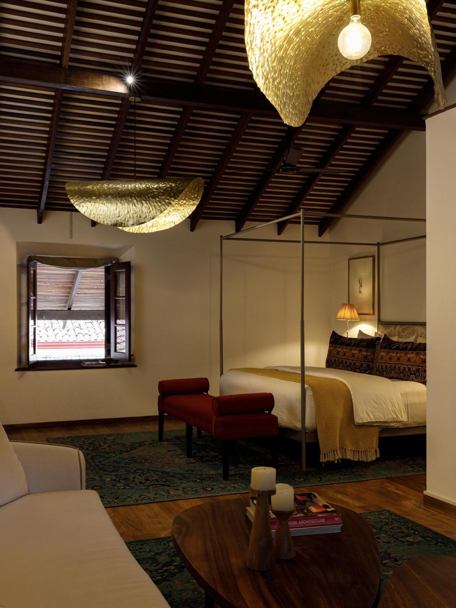 Deluxe King Suite