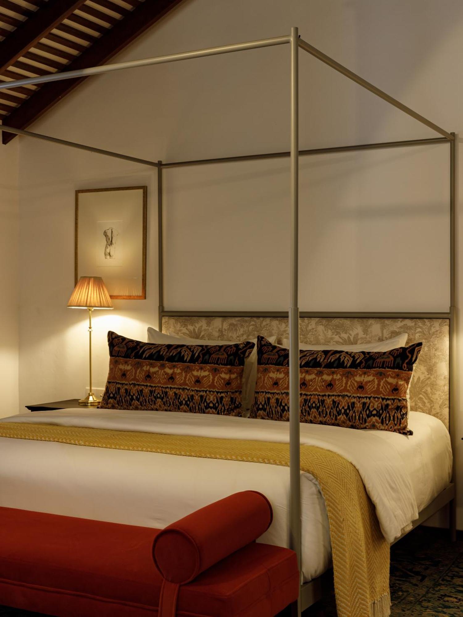 Deluxe King Suite